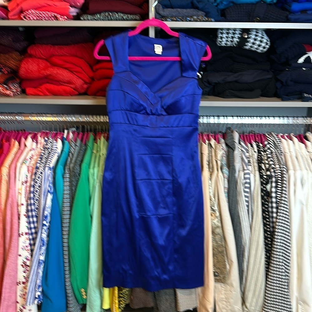 Sangria royal blue sleeveless satiny v neck dress size 6